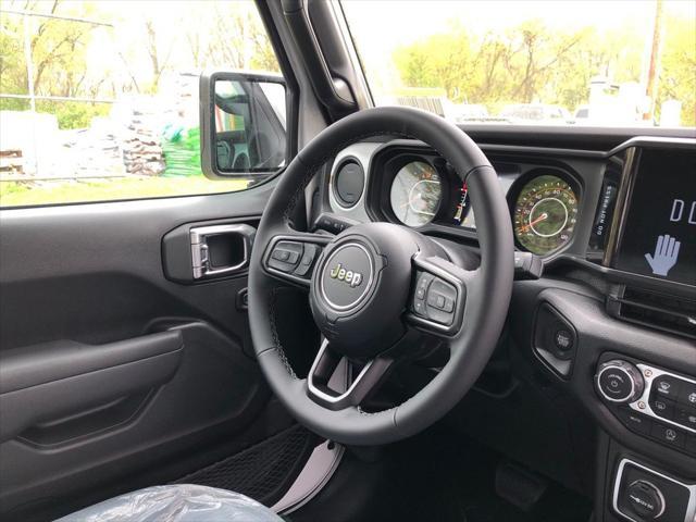 new 2025 Jeep Gladiator car, priced at $44,124