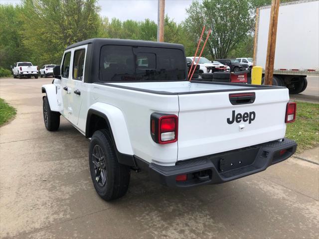 new 2025 Jeep Gladiator car, priced at $44,124