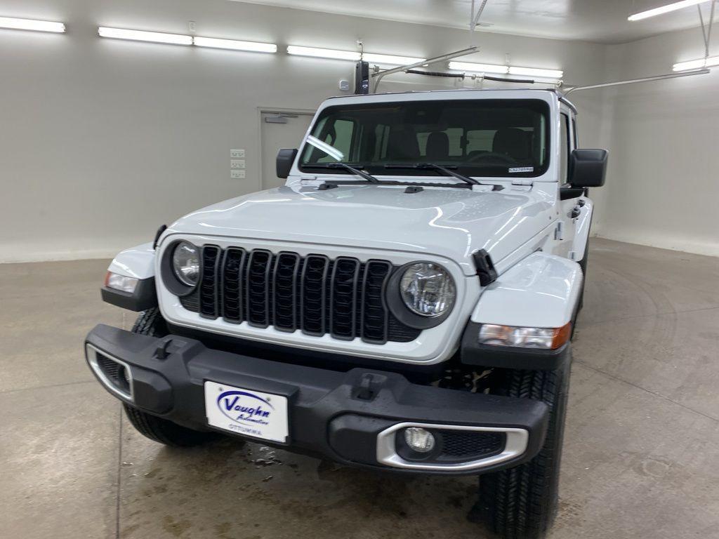 new 2025 Jeep Gladiator car, priced at $40,949