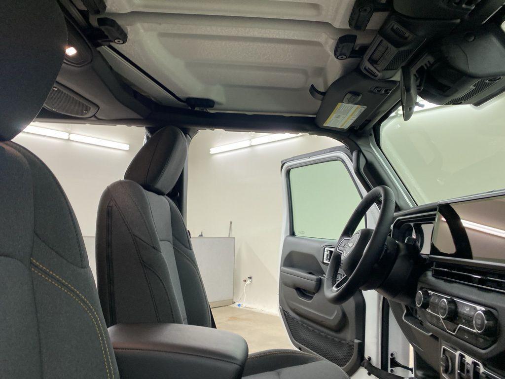 new 2025 Jeep Gladiator car, priced at $40,949