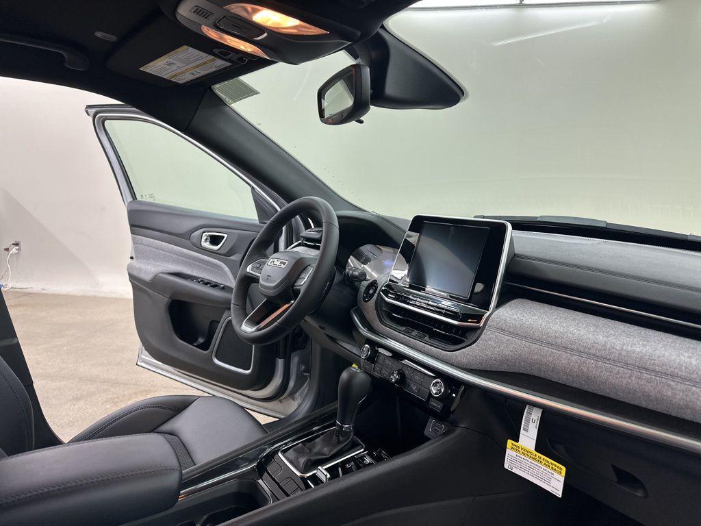 new 2025 Jeep Compass car, priced at $26,685