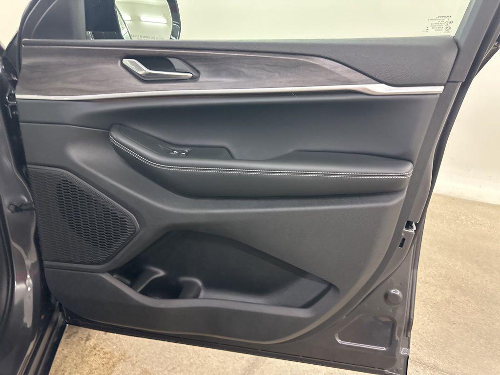 new 2025 Jeep Grand Cherokee L car, priced at $42,775