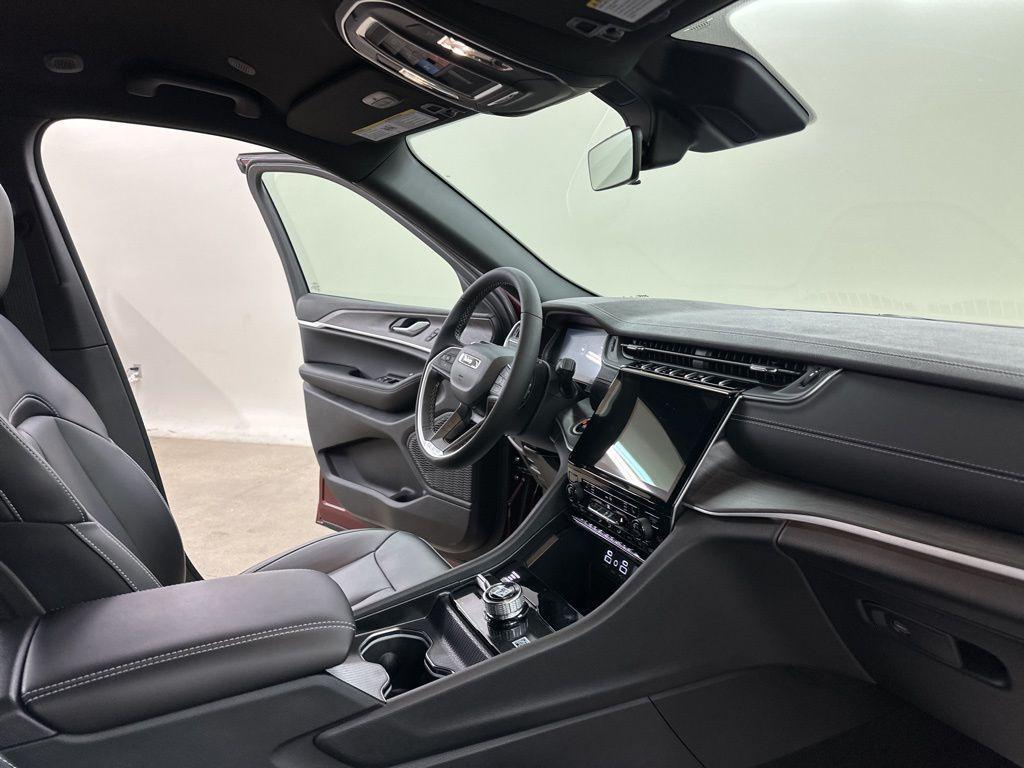 new 2025 Jeep Grand Cherokee car, priced at $41,250