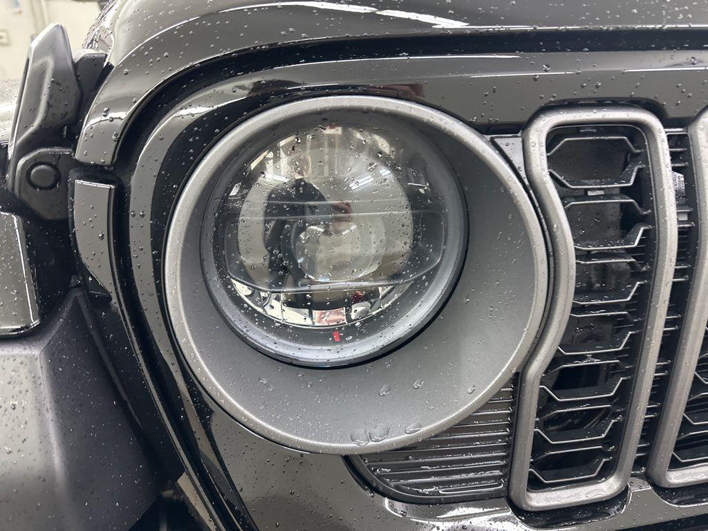 new 2025 Jeep Wrangler car, priced at $60,759