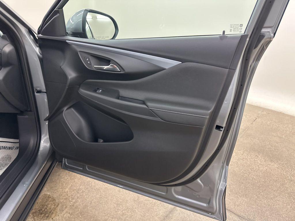 new 2025 Buick Envista car, priced at $23,988