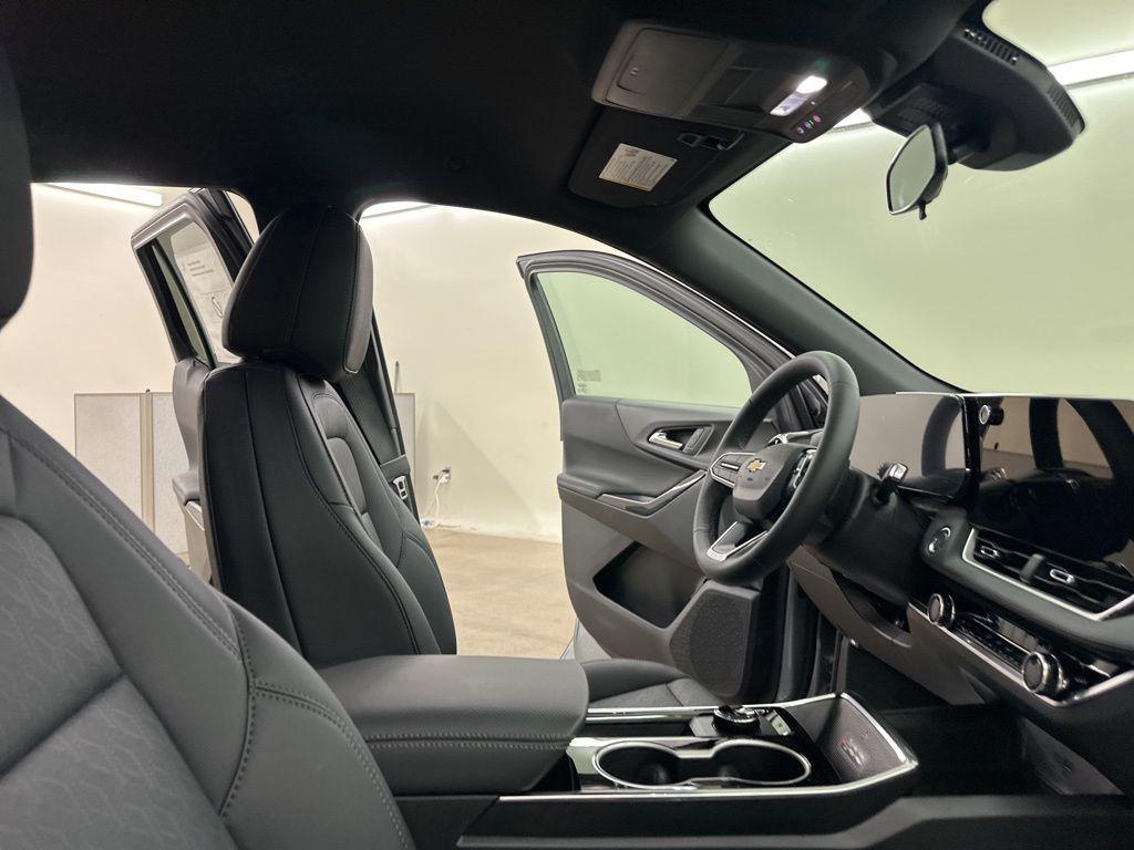 new 2026 Chevrolet Equinox car, priced at $30,800