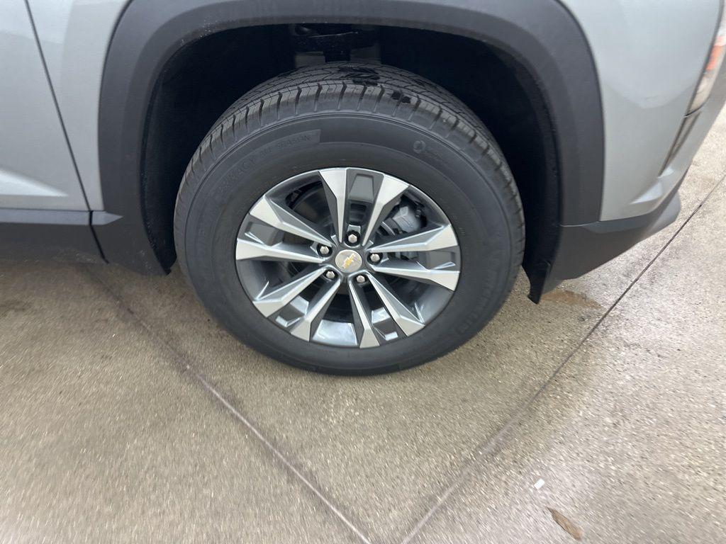 new 2026 Chevrolet Equinox car, priced at $30,800