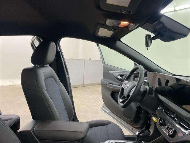 new 2025 Buick Envista car, priced at $25,525