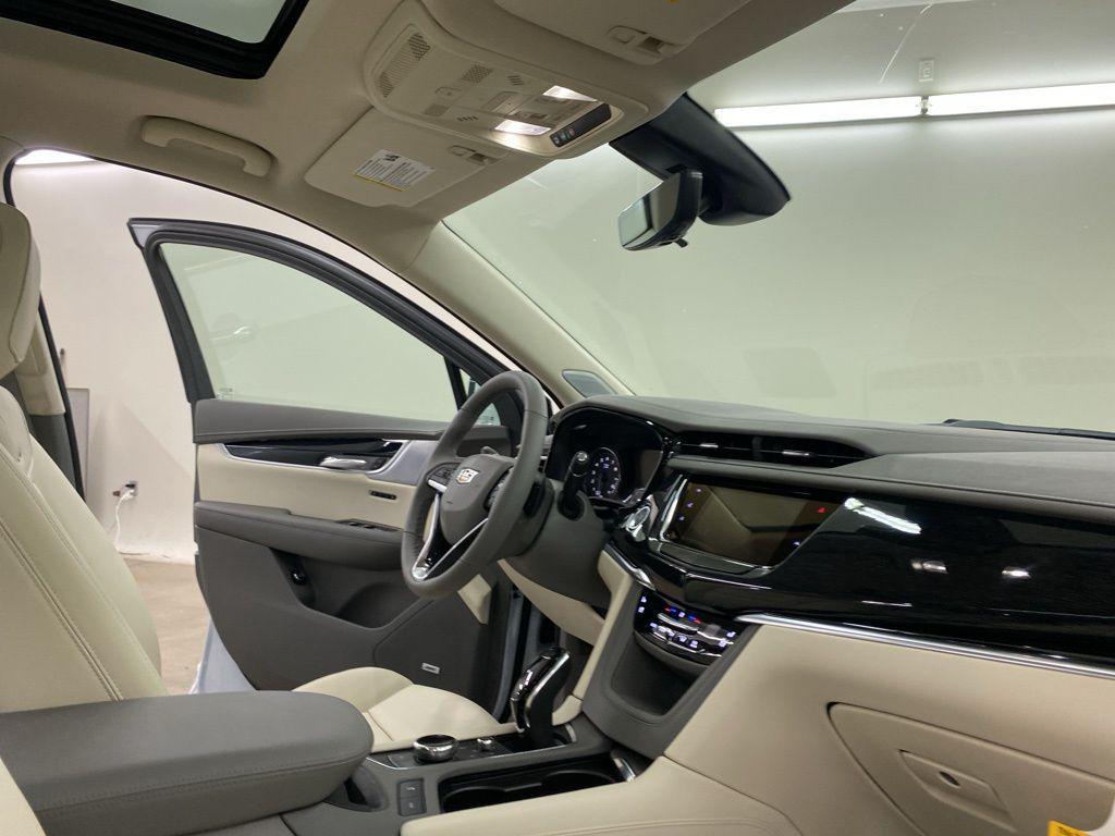 new 2025 Cadillac XT6 car, priced at $58,347