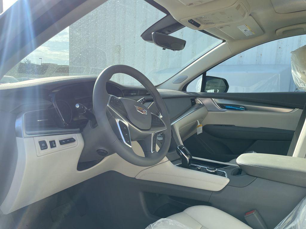 new 2025 Cadillac XT5 car, priced at $57,548