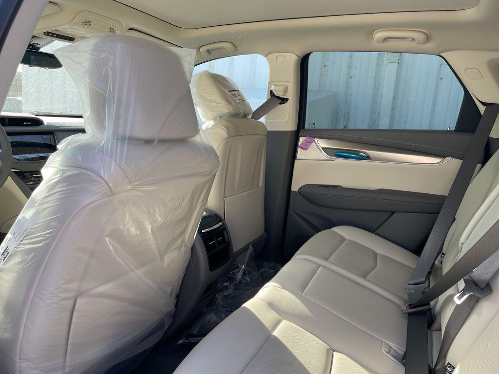 new 2025 Cadillac XT5 car, priced at $57,548