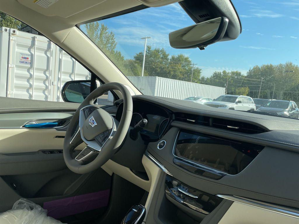 new 2025 Cadillac XT5 car, priced at $57,548