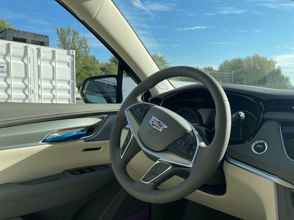 new 2025 Cadillac XT5 car, priced at $57,548