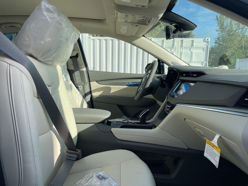 new 2025 Cadillac XT5 car, priced at $57,548