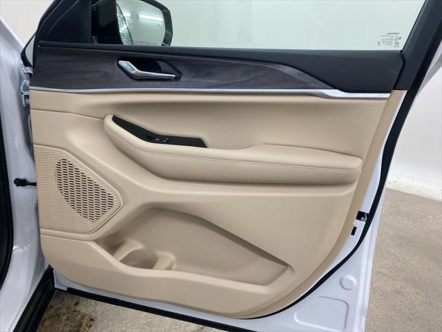 new 2025 Jeep Grand Cherokee car, priced at $43,844