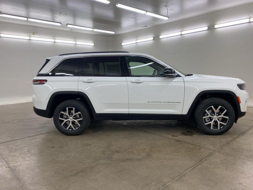 new 2025 Jeep Grand Cherokee car, priced at $40,650