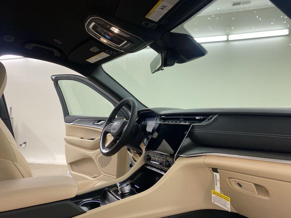 new 2025 Jeep Grand Cherokee car, priced at $40,650