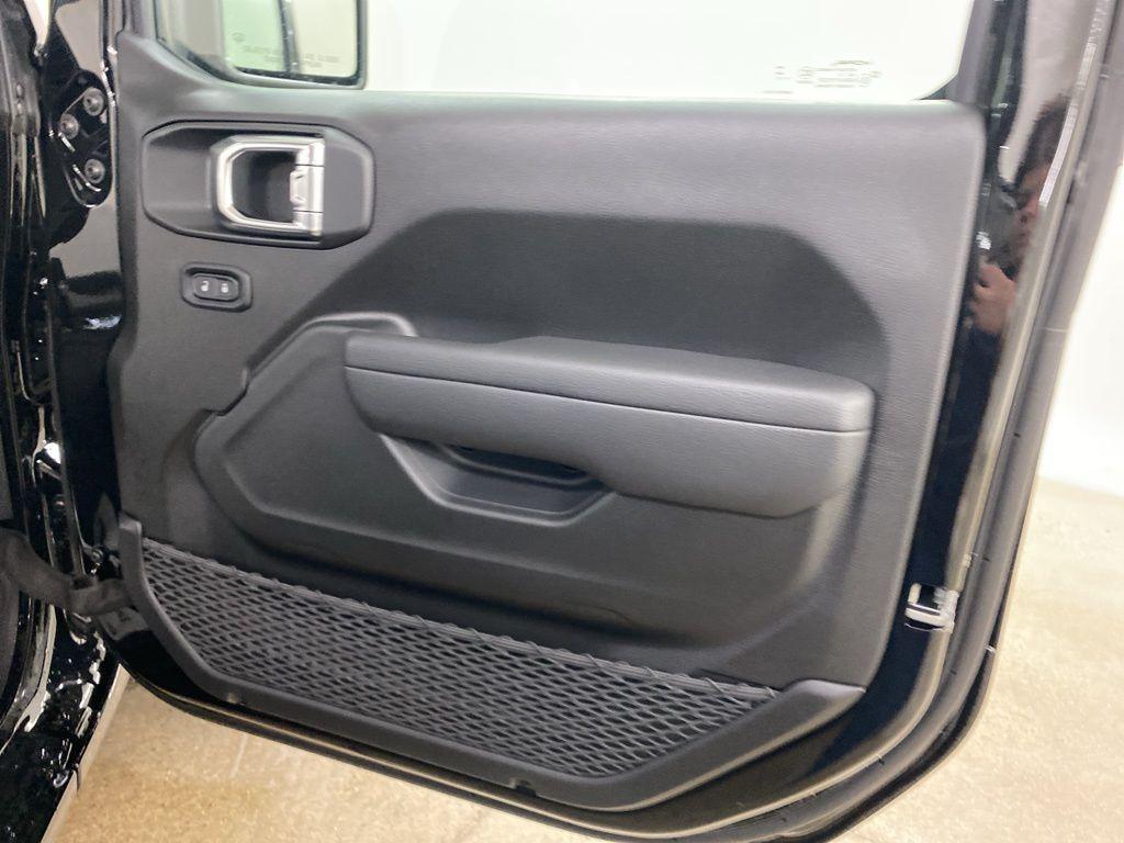 new 2025 Jeep Wrangler car, priced at $44,245
