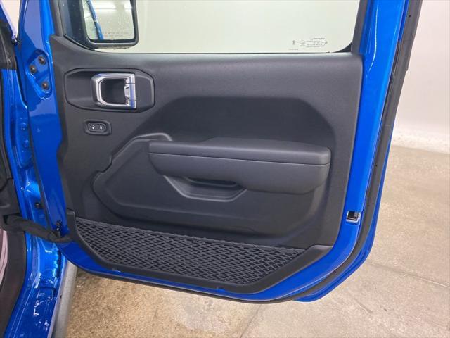 new 2025 Jeep Gladiator car, priced at $47,905