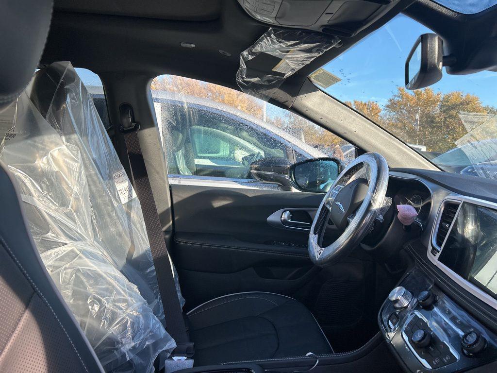 new 2026 Chrysler Pacifica car, priced at $47,589
