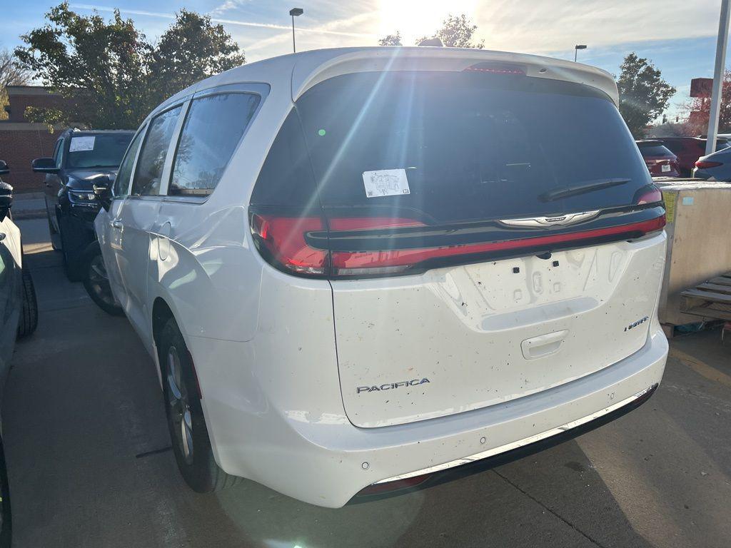 new 2026 Chrysler Pacifica car, priced at $47,589