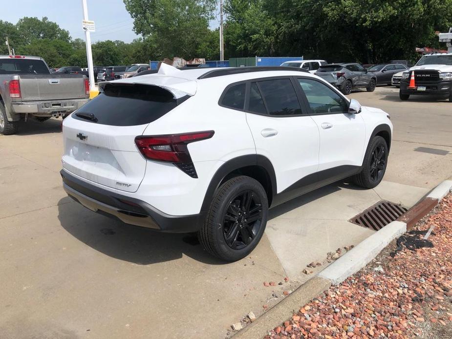 new 2025 Chevrolet Trax car, priced at $25,690