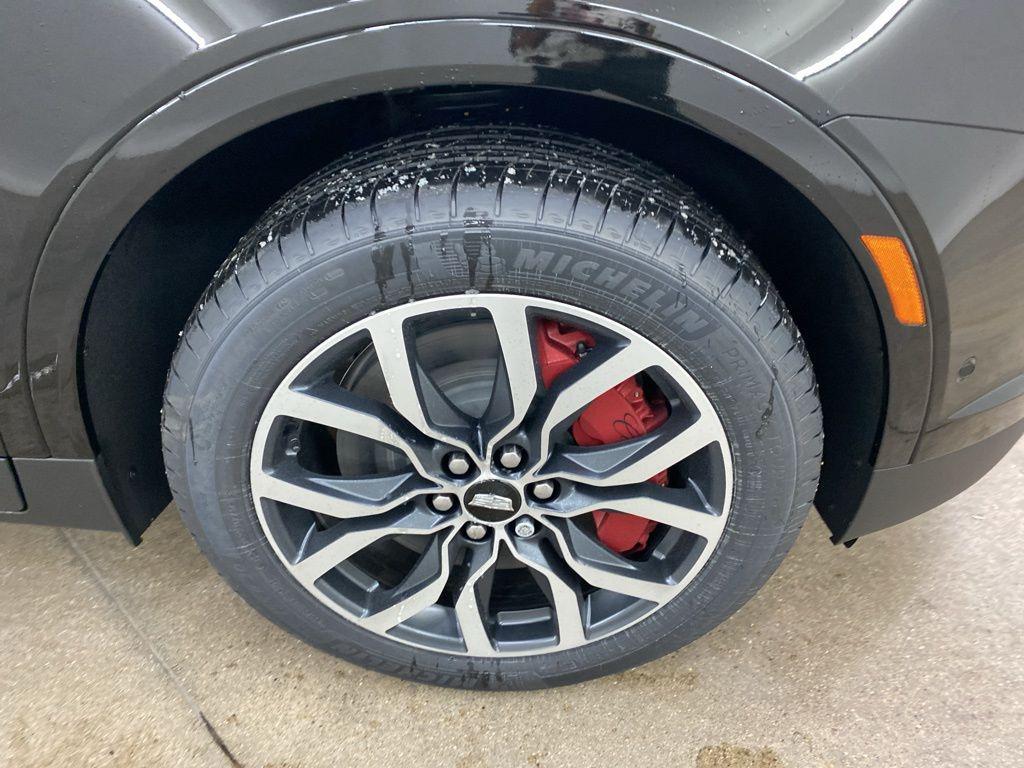 new 2025 Cadillac XT5 car, priced at $57,854