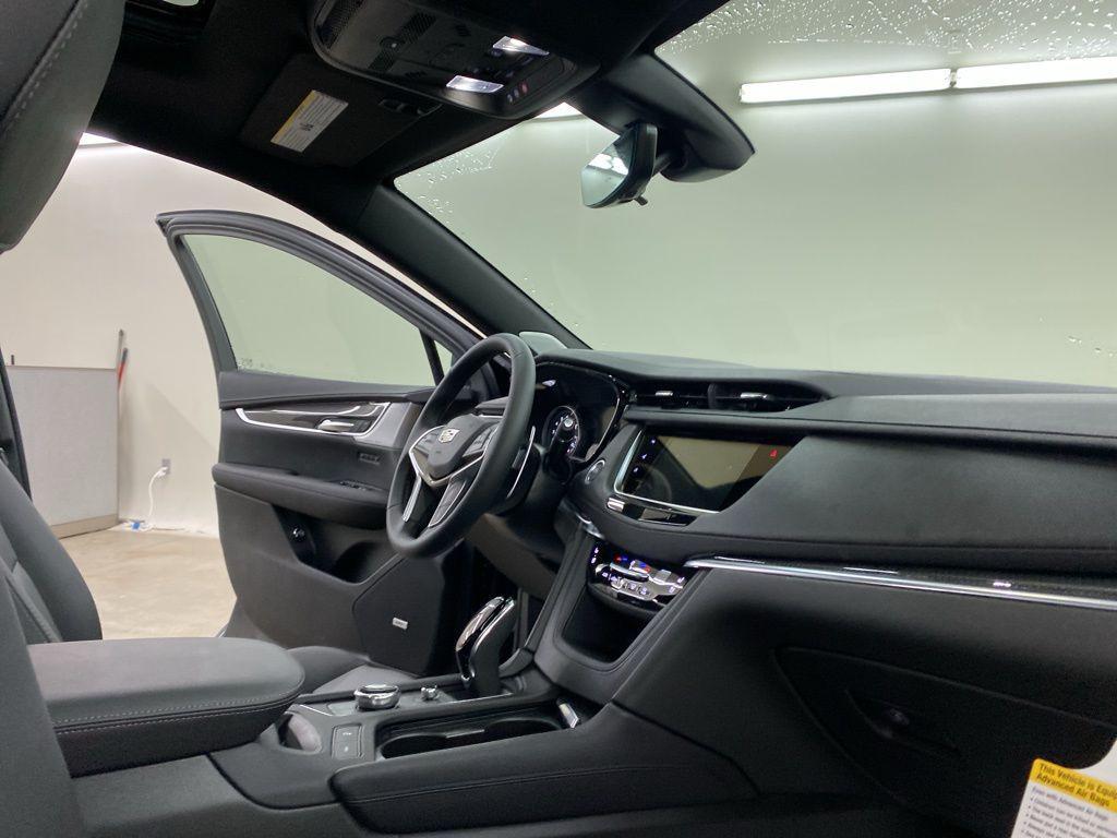new 2025 Cadillac XT5 car, priced at $57,854