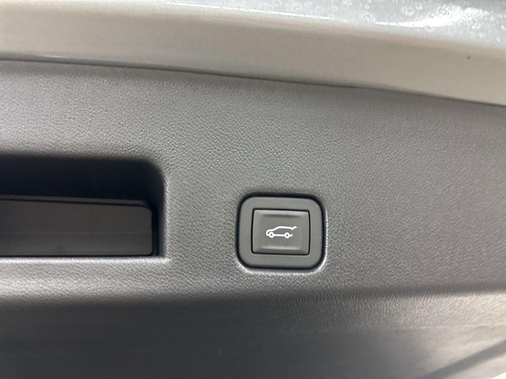 new 2026 Chevrolet Traverse car, priced at $42,850