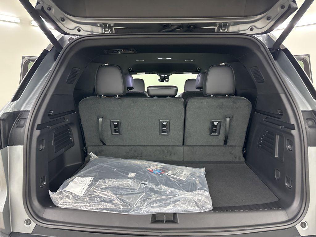 new 2026 Chevrolet Traverse car, priced at $42,850