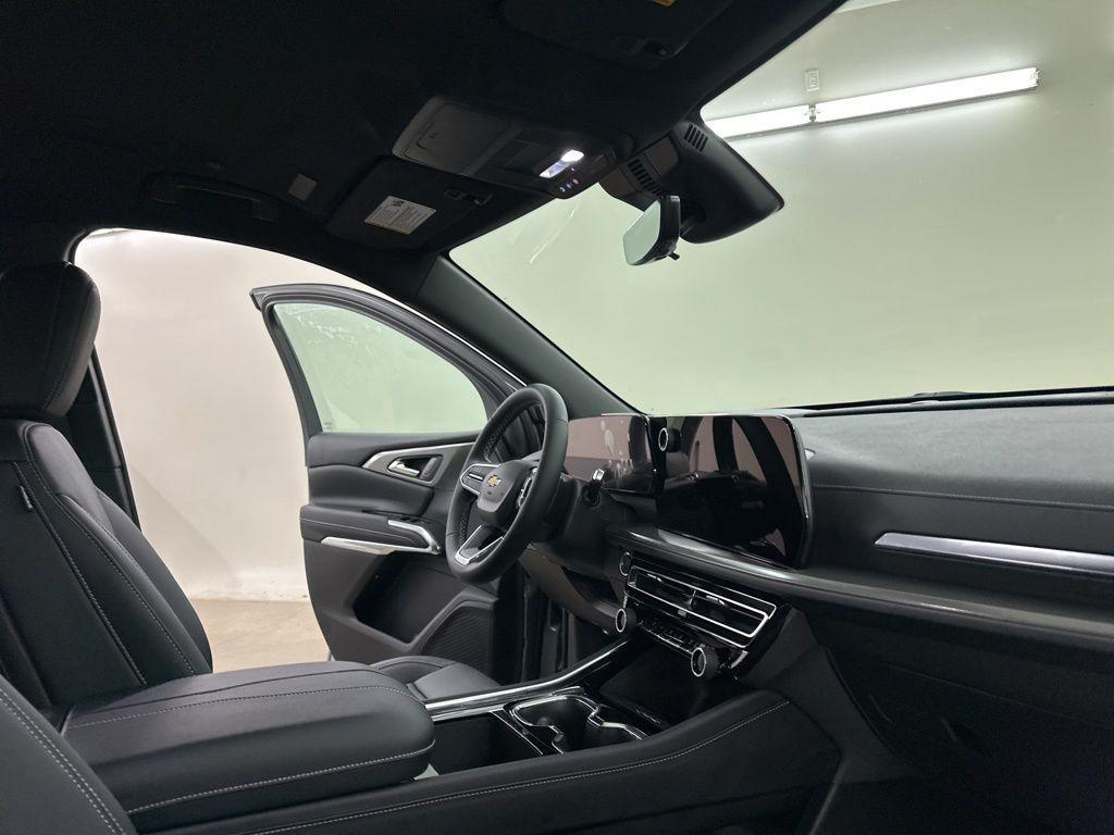 new 2026 Chevrolet Traverse car, priced at $42,850