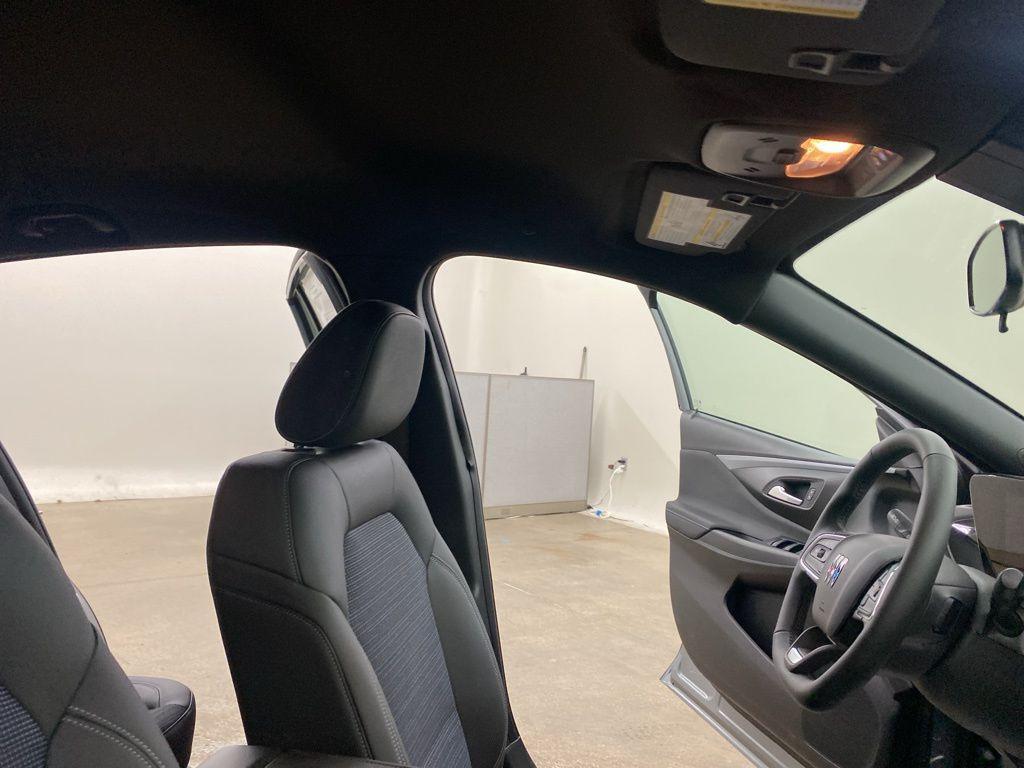 new 2025 Buick Envista car, priced at $23,258
