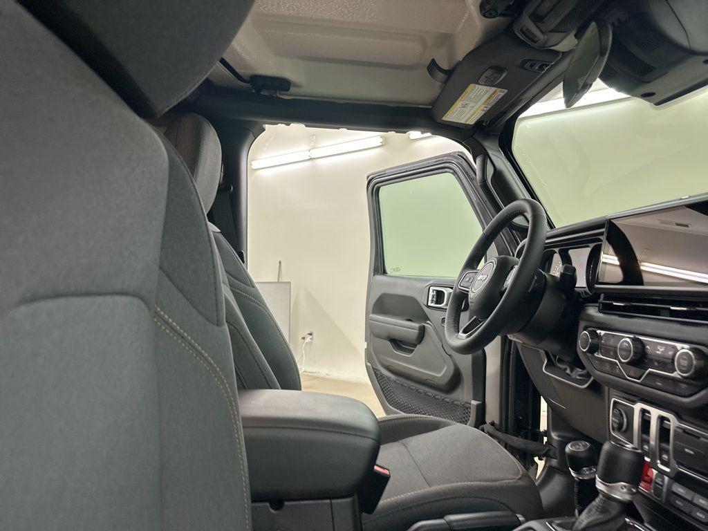 new 2025 Jeep Wrangler car, priced at $41,562