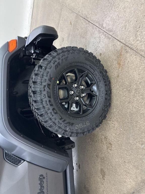 new 2025 Jeep Wrangler car, priced at $41,562