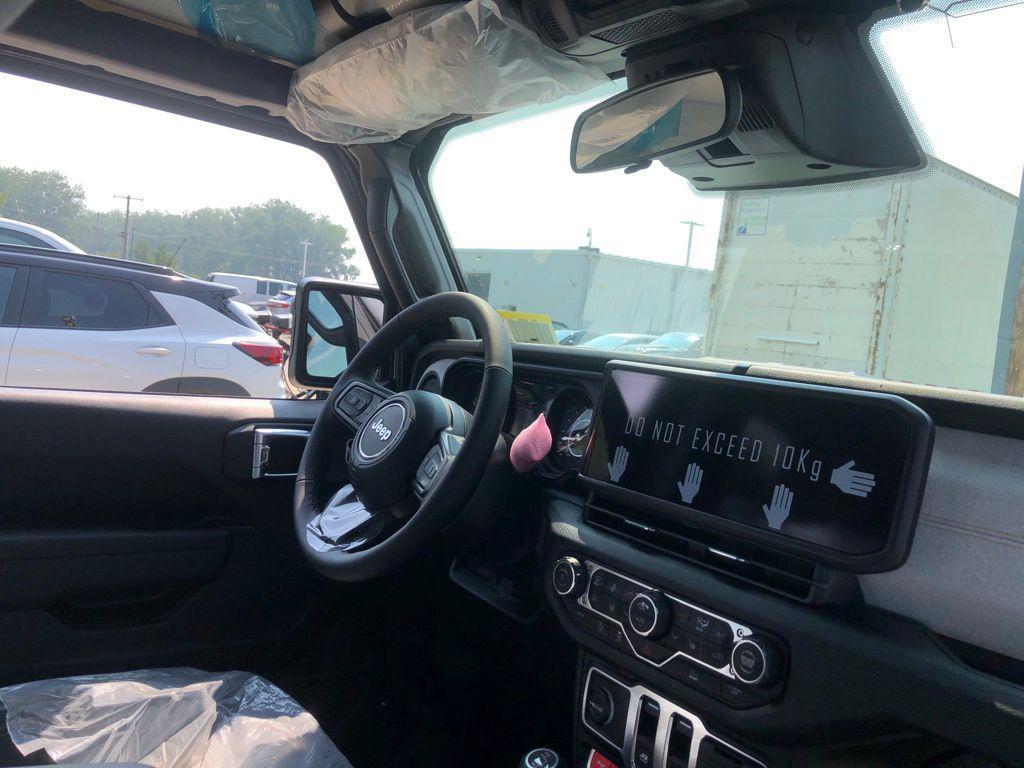 new 2025 Jeep Wrangler car, priced at $43,475