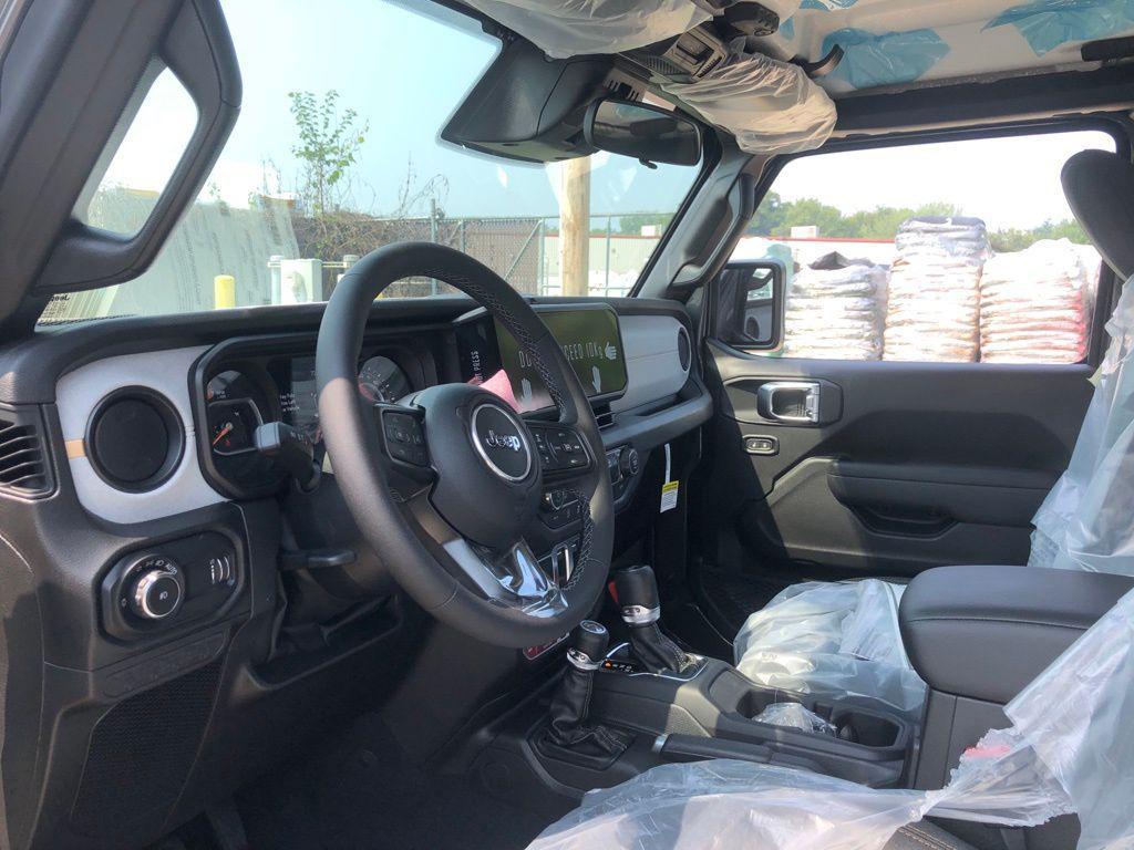 new 2025 Jeep Wrangler car, priced at $43,475