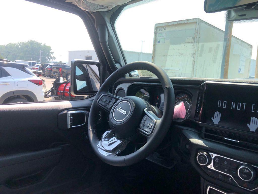 new 2025 Jeep Wrangler car, priced at $43,475