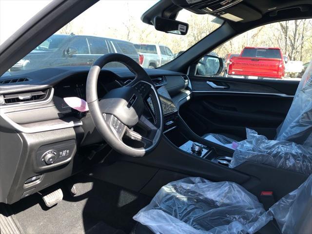 new 2025 Jeep Grand Cherokee car, priced at $45,489