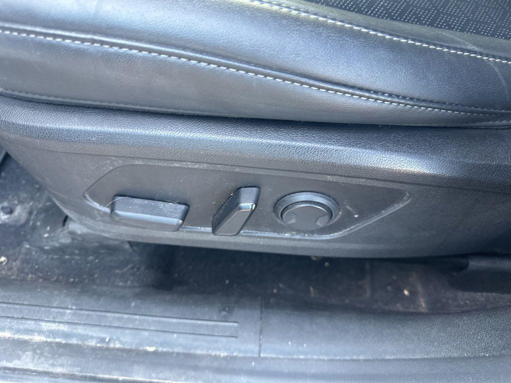 used 2022 Kia Sorento car, priced at $17,999