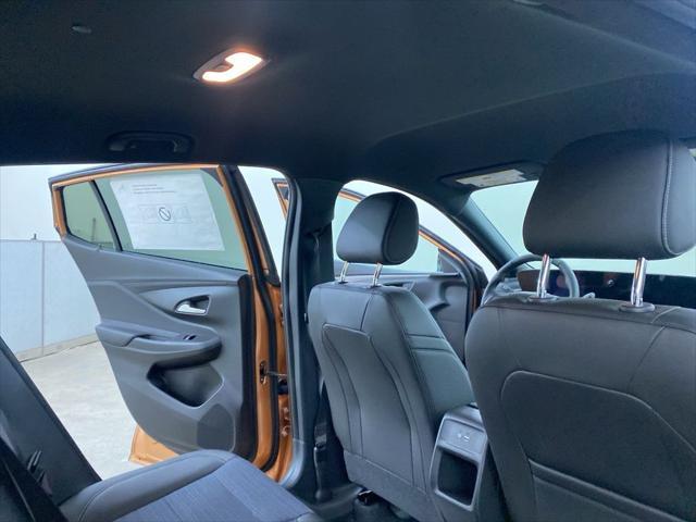 new 2025 Buick Envista car, priced at $25,456
