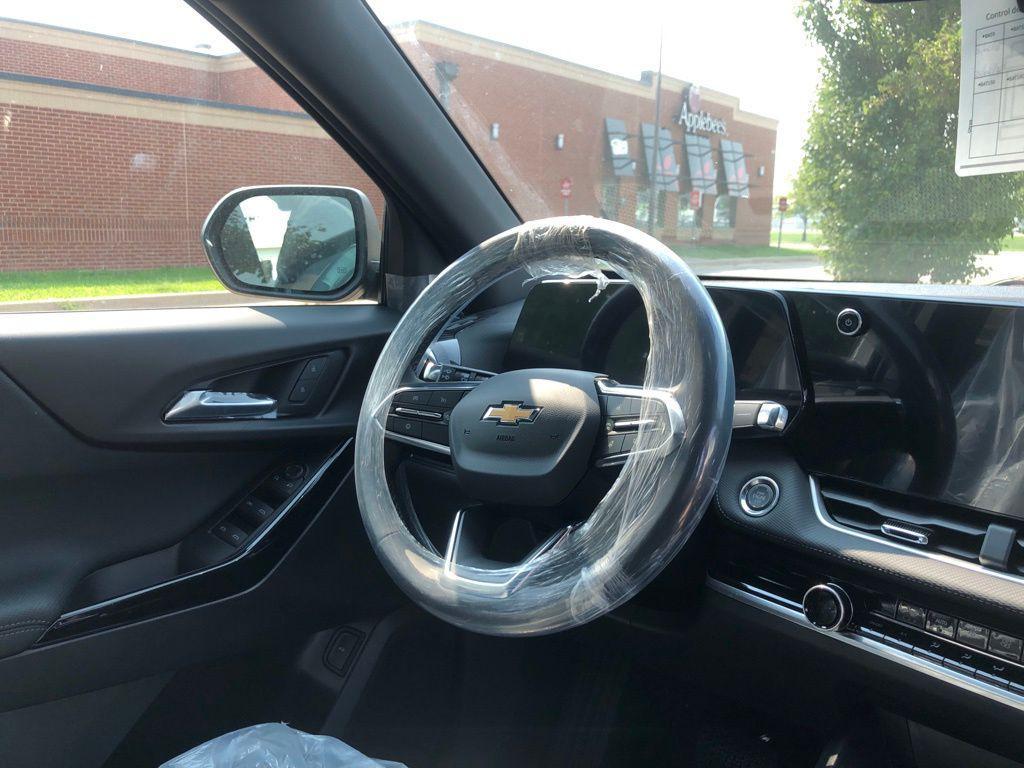 new 2026 Chevrolet Equinox car, priced at $31,300