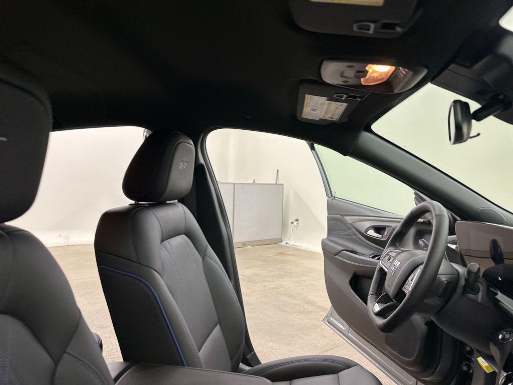 new 2025 Buick Envista car, priced at $26,499