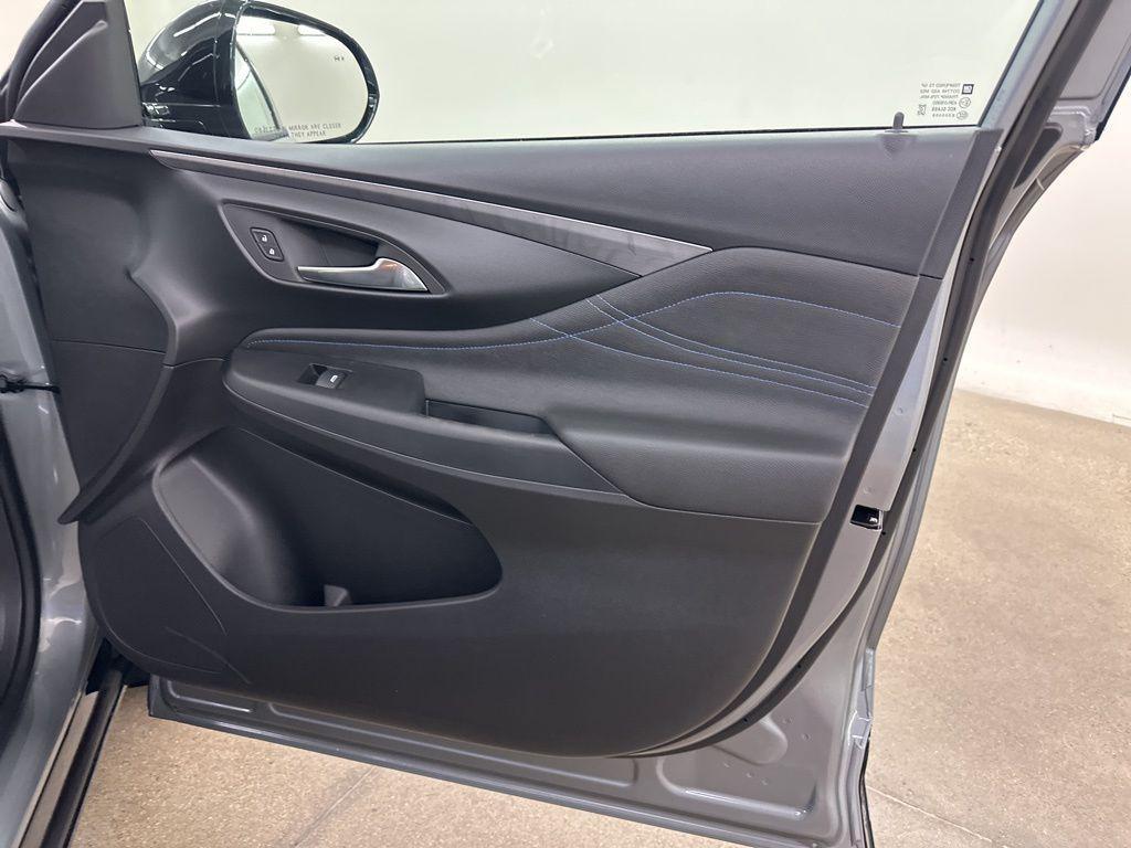 new 2025 Buick Envista car, priced at $26,499