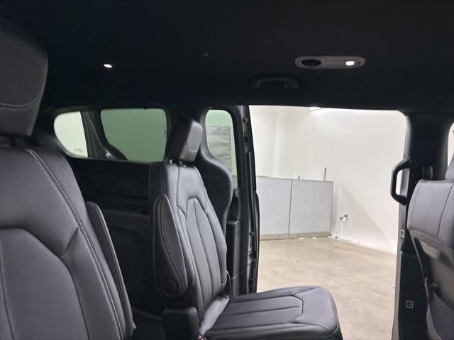 new 2025 Chrysler Pacifica car, priced at $41,019