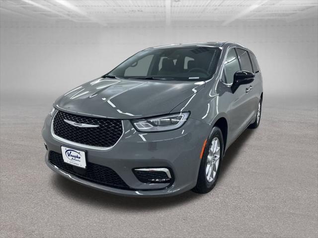new 2025 Chrysler Pacifica car, priced at $41,019