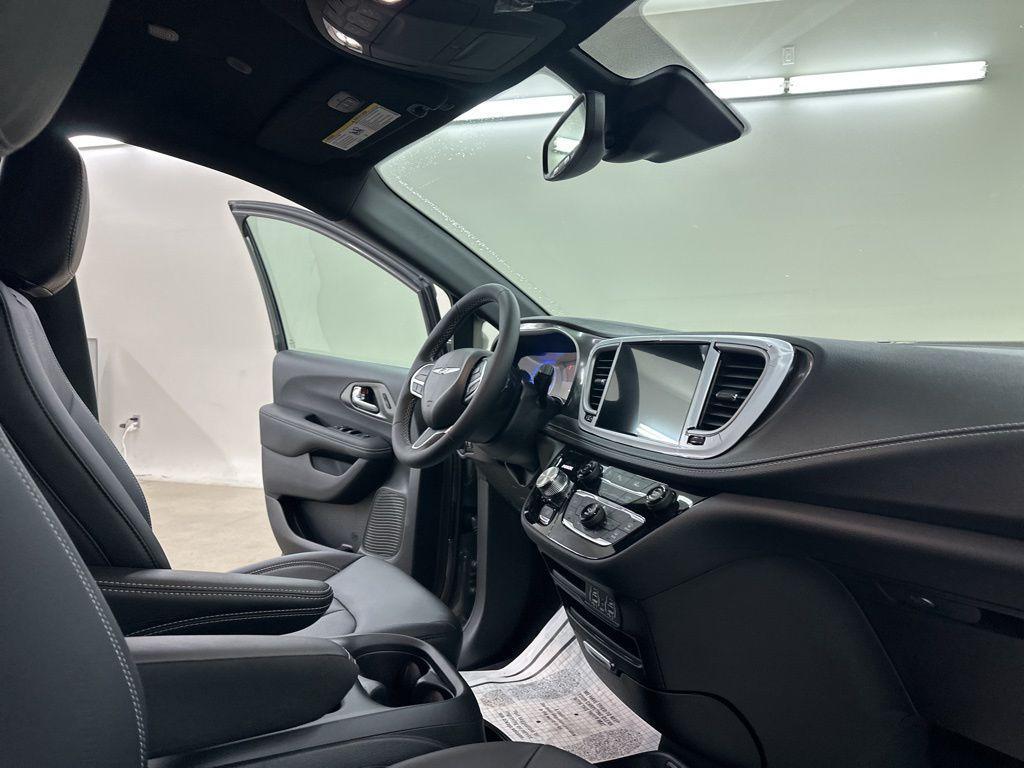 new 2025 Chrysler Pacifica car, priced at $40,281