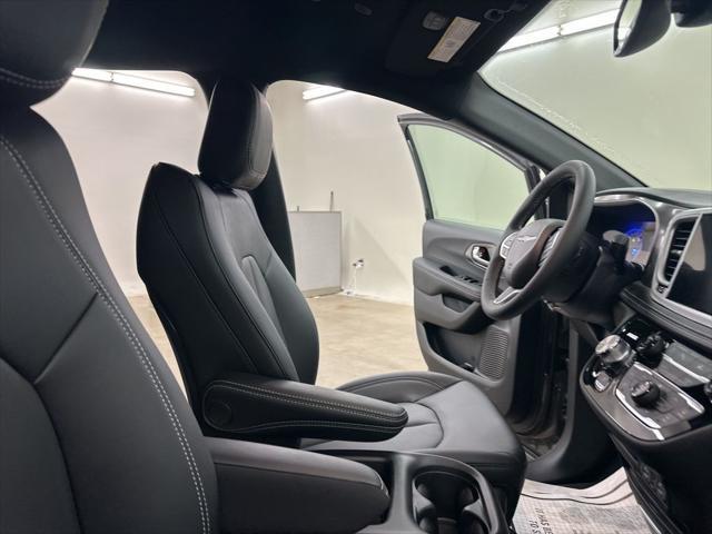 new 2025 Chrysler Pacifica car, priced at $41,019