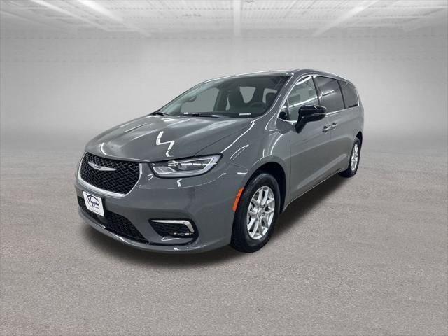 new 2025 Chrysler Pacifica car, priced at $41,019