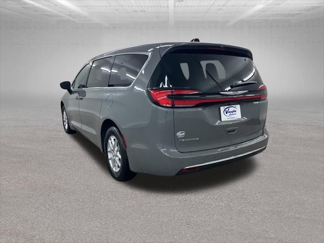 new 2025 Chrysler Pacifica car, priced at $41,019
