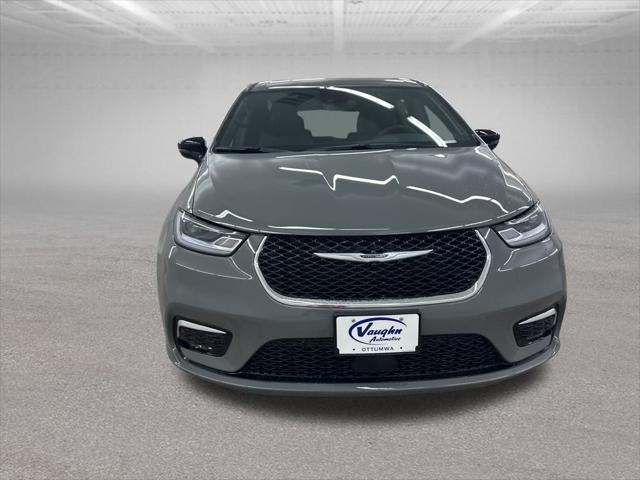 new 2025 Chrysler Pacifica car, priced at $41,019